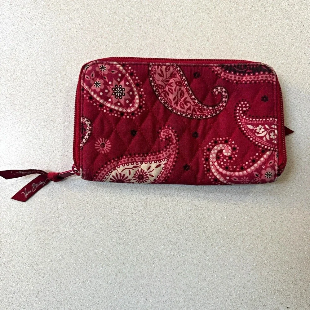 Vera Bradley Zip-Around Wristlet Wallet Red Paisley Credit Card Slots Women